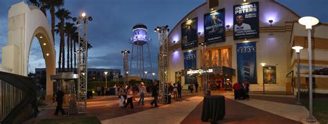 Restaurants near City National Grove of Anaheim.